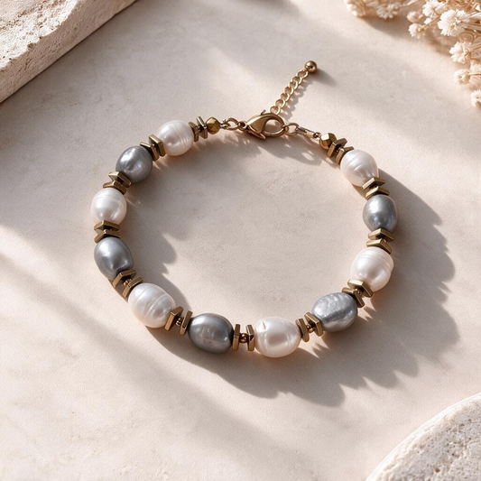 Bracelet en perles de culture d’eau douce blanches et grises – Finition dorée ou argentée