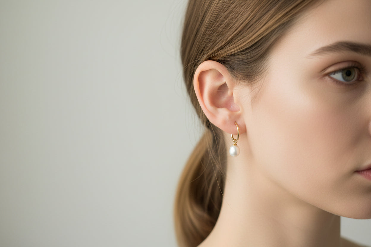 Mini créoles 1,2 cm ornées de perles d'eau de 7 mm,