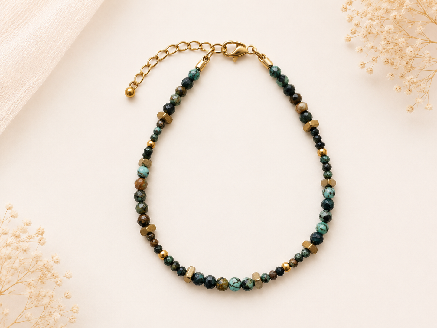 Bracelet turquoise africaine facetté doré