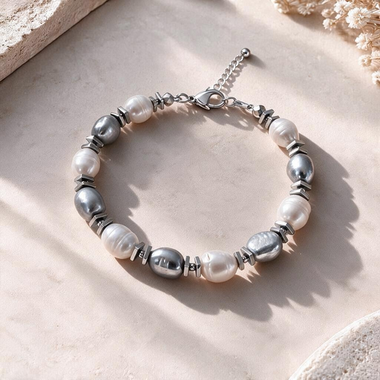 Bracelet en perles de culture d’eau douce blanches et grises – Finition dorée ou argentée