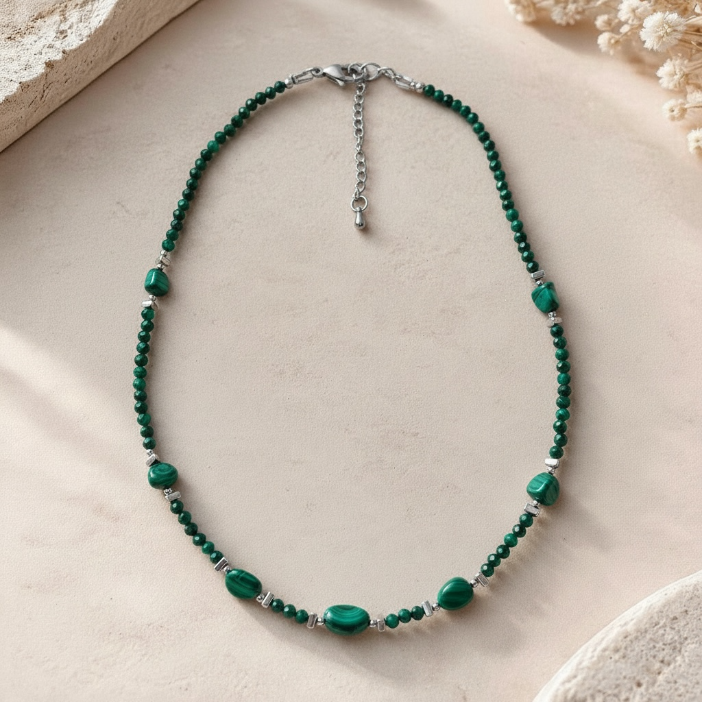 Élégance Verte – Collier en Malachite Naturelle